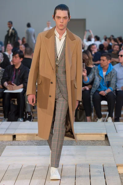 Look 14